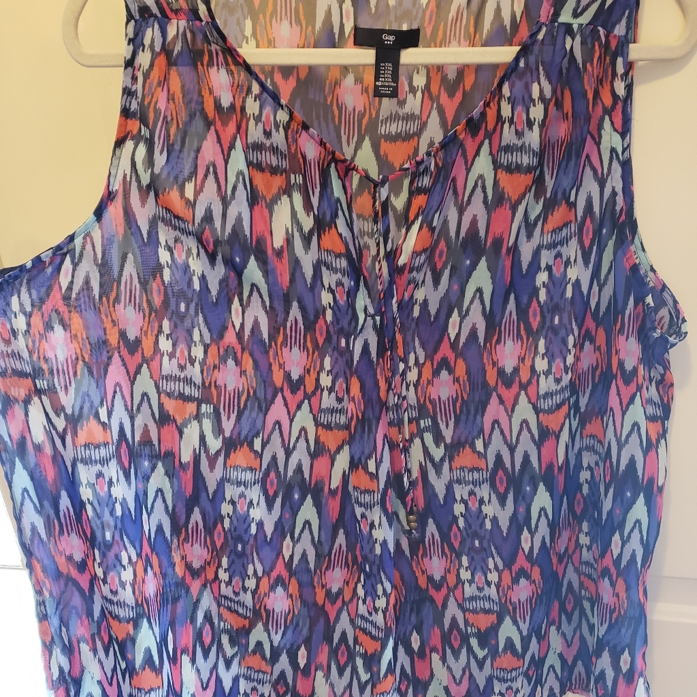 like new Gap XXL red, white, bl sleeveless blouse